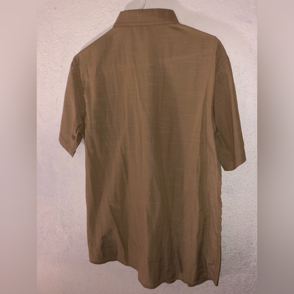 Men’s size M button down short sleeve shirt - Picture 2 of 5